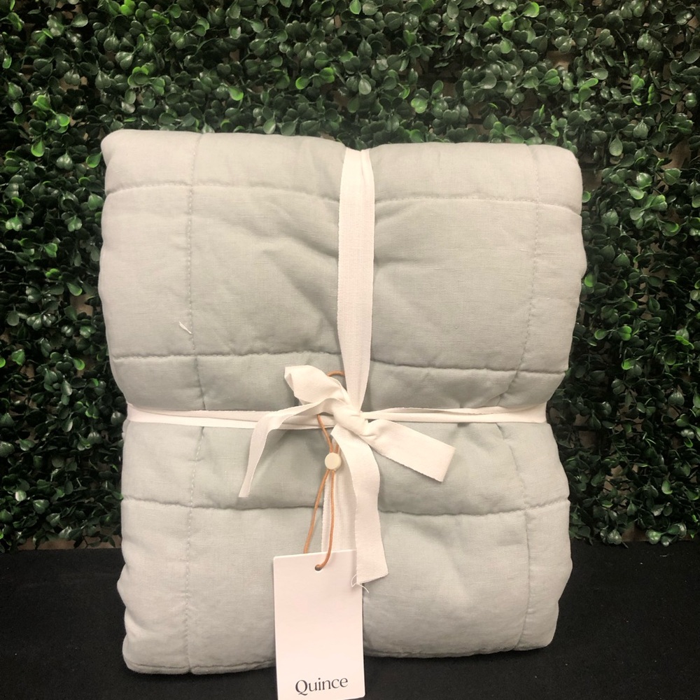 Quince Quilted Comforter in Light Gray with Cream Ribbon
